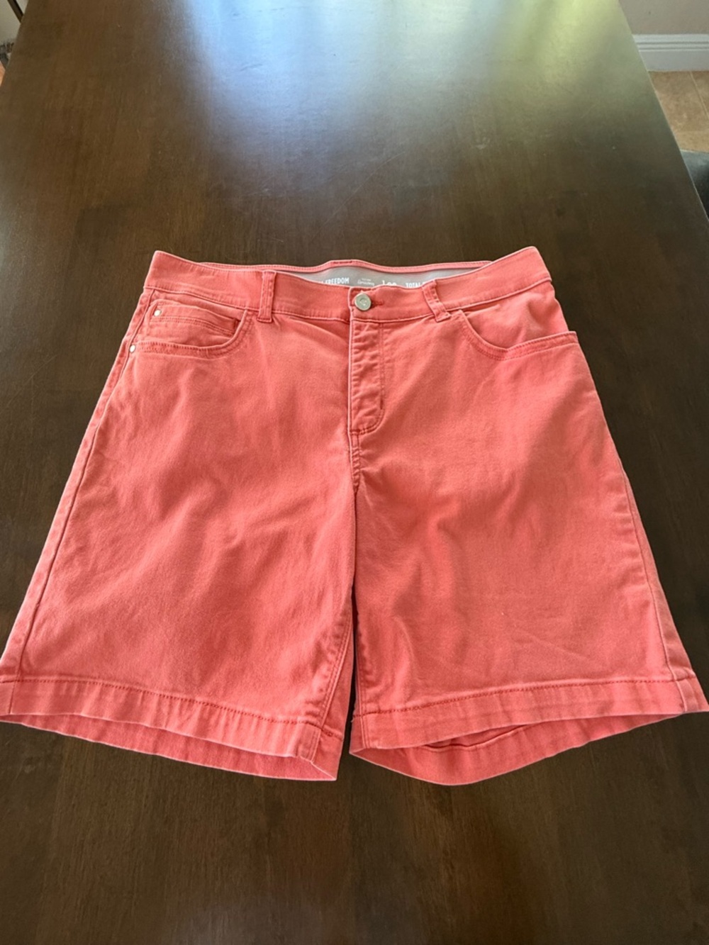Lee Total Freedom Coral Pink Shorts Women’s Size 14 Medium Stretch Denim
